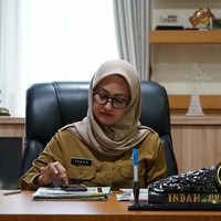 Seperti dikutip dari Detiknews, Indah mengatakan kondisi sosial masyarakat Luwu Utara itu sangatlah heterogen. Di kabupatennya, banyak penganut berbagai agama yang tinggal dan hidup secara rukun. Penduduk muslim di kotanya berjumlah 320 ribu orang, sedangkan penduduk Kristen Protestan berjumlah 60 ribu, Katolik 8 ribu, dan penganut Hindu terdapat 12 ribu orang. Foto: instagram @indahnyalutra.