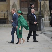 Sinyal ini menunjukkan bahwa dia ingin mengambil bagian untuk memimpin dalam situasi tertentu, dan dia ingin melindungi Meghan, ujar Karen, seperti dikutip Bustle.  Foto: Getty Images