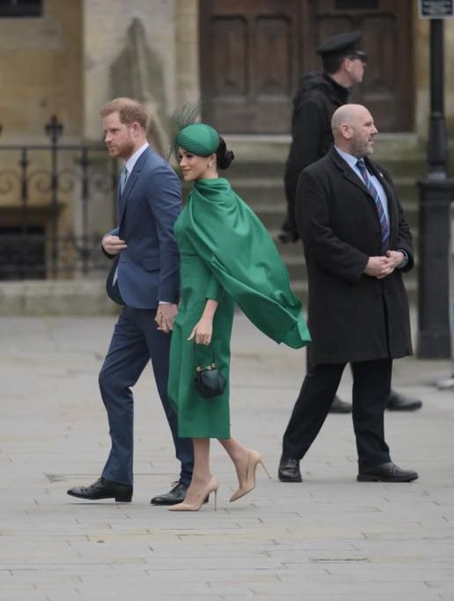 Sinyal ini menunjukkan bahwa dia ingin mengambil bagian untuk memimpin dalam situasi tertentu, dan dia ingin melindungi Meghan, ujar Karen, seperti dikutip Bustle.  Foto: Getty Images