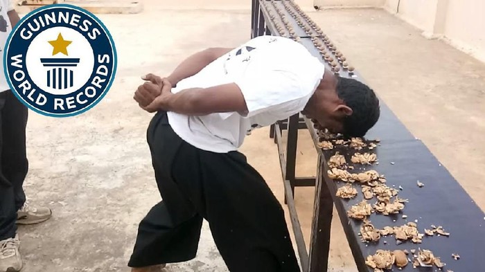 Rekor Dunia Pakai Kepala