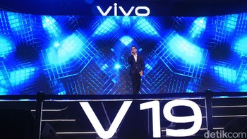 Penyanyi Afgan Syahreza memeriahkan acara peluncuran smartphone vivo V19 (Ari Saputra/detikcom)