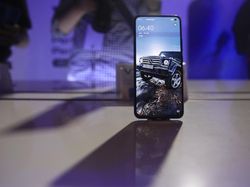 Menggenggam vivo V19 yang Memiliki Desain Menawan