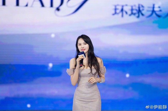 Aku merasa kamu menyedihkan. Apakah ibumu tak membesarkanmu? Aku harap kamu segera belajar sopan santun dan belajar untuk menghormati wanita, balas Annie Yi. Foto: Instagam @annieyi0304