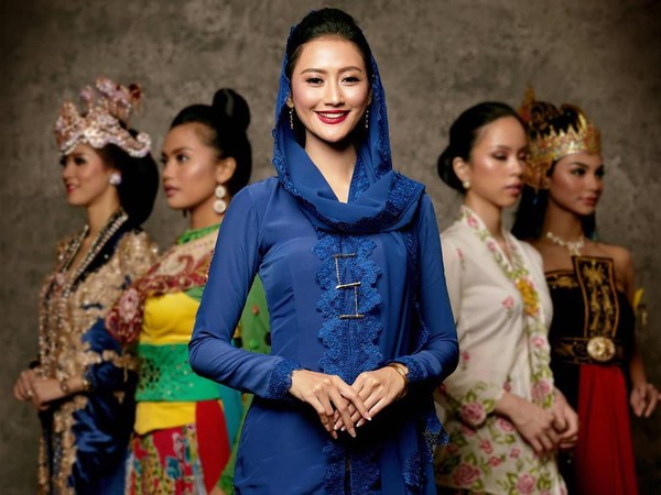 Pakaian Adat Wanita Pakaian Adat Wanita