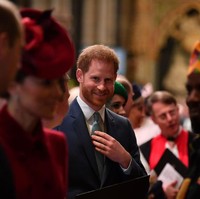 Kendati terlihat tegang, Pangeran Harry sesekali melemparkan senyum terbaiknya di acara tersebut. (Foto: Getty Images)