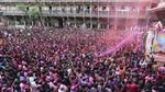 Foto: Tumpah Ruah Warga India di Festival Holi