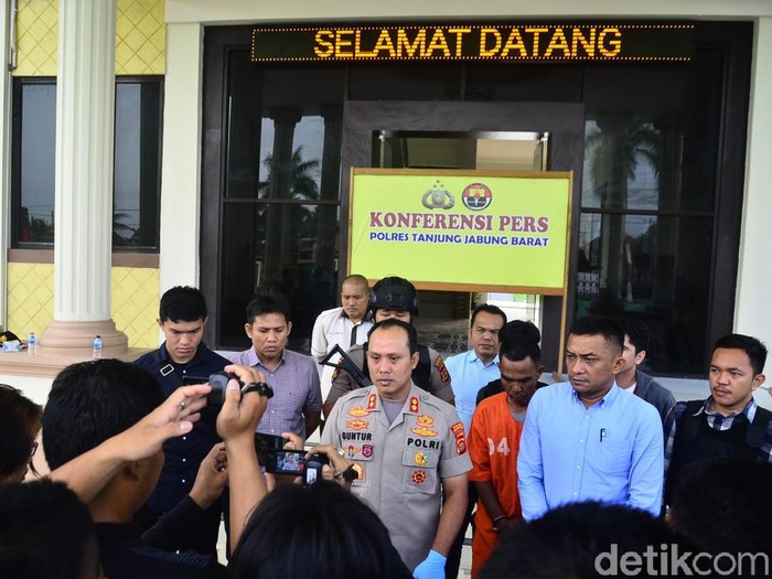 Polres Tanjung Jabung Barat ungkap kasus ortu murid pukuli kepsek (dok. Istimewa)