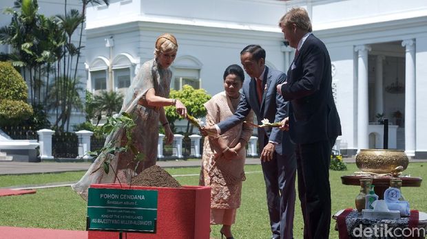 Jokowi-Iriana dan Cucu Sambut Raja Willem dari Belanda di Istana Bogor