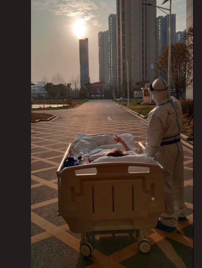 Kementrian Kesehatan Filipina mengumumkan ada lima pasien yang berhasil sembuh dari virus corona pada 21 Maret 2020. Salah satunya adalah seorang wanita berusia 75 tahun. Wanita asal Makati City tersebut sebelumnya tertular COVID-19 setelah pulang dari Amerika Serikat. Dirawat pada 11 Maret, dia diperbolehkan pulang enam hari kemudian setelah hasil tes menunjukkan negatif virus corona. Foto: Tangkapan layar Twitter