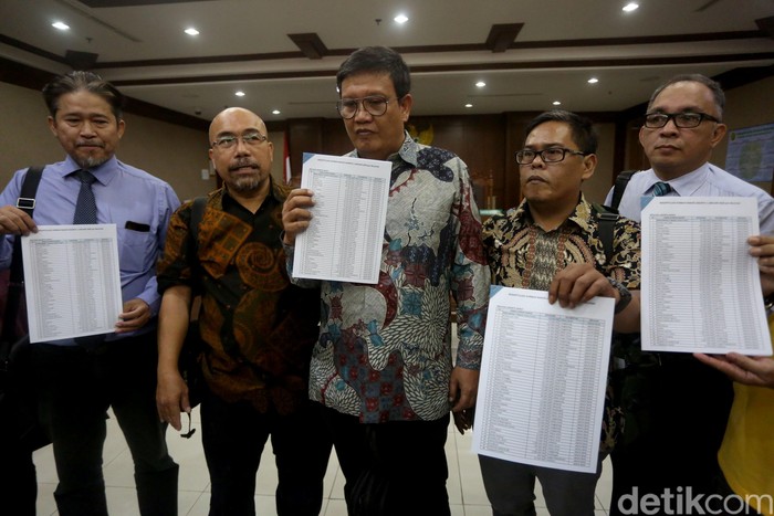 Sidang Putusan Terkait Gugatan Korban Banjir Jakarta Ditunda PN Jakpus tunda sidang putusan sela terkait gugatan korban banjir Jakarta terhadap Gubernur Anies Baswedan. Penundaan dilakukan karena Ketua Majelis Hakim sakit