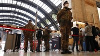 Italia sebelumnya memberlakukan isolasi terhadap wilayah utara negara tersebut, tepatnya sekitar Milan dan Venice, yang menjadi pusat penyebaran wabah ini. Jumlah korban meninggal di Milan, yang masuk wilayah Lombardy yang terdampak virus corona terparah, mengalami lonjakan 25 persen dalam sehari menjadi 333 orang. AP Photo/Antonio Calanni.