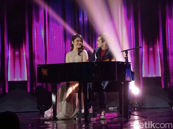 Duet Manis Dul Jaelani dan Tiara Idol