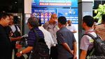 Polisi Cek Suhu Tubuh Pengunjung Samsat Polda Metro Jaya