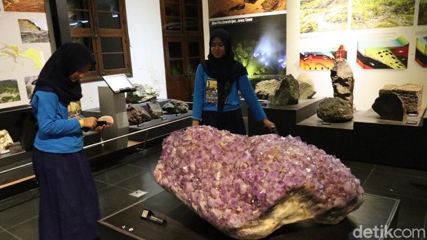 Bukan Sembarang Batu, Ini Koleksi Berharga Museum Geologi Bandung