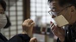 Antisipasi Corona, Kuil di Jepang Ini Produksi Masker Kertas