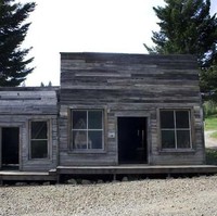 Pada siang hari kota ini mungkin akan terasa seperti kota-kota biasa yang tidak berpenghuni. Kamu bisa berjalan-jalan dan mengitari kota ini. Namun saat malam mulai tiba, kota ini akan berubah menjadi lebih menakutkan. Ditambah lagi, kota ini juga tidak memiliki listrik, air, dan sinyal internet. Foto: dok. buzznick