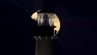 Di Florida, Amerika Serikat, penampakan supermoon terlihat dari Mercusuar Jupiter. Mercusuar yang terdiri dari susunan batu bata setinggi 108 kaki ini pertama kali beroperasi sejak tahun 1860.