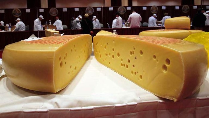 keju terbaik dunia - keju gruyere dari swiss