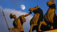 24 Maret juga adalah momen merkurius di Elongasi Barat Maksimum. Masih di 24 Maret nanti, ada bulan baru, bulan akan terletak di sisi bumi yang sama dengan matahari dan tidak akan terlihat di langit malam.