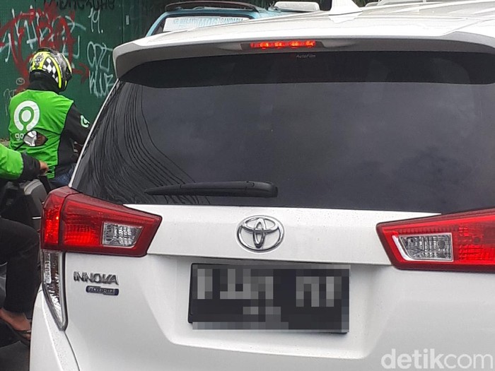 Toyota Innova Berlogo Hybrid