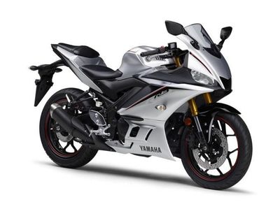 Yamaha R3 dan R25 Punya Warna Silver, Keren Ga?