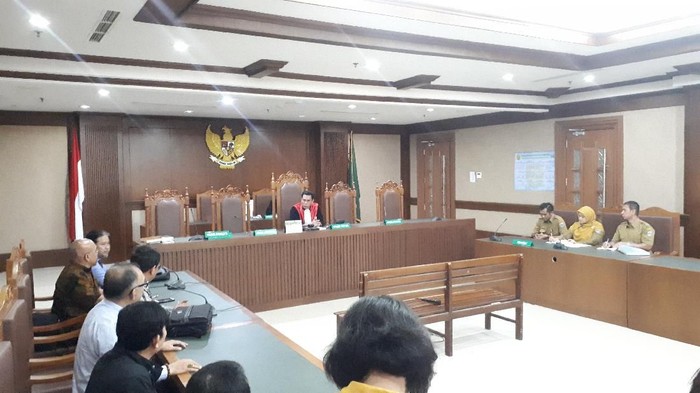 Hakim Sakit, Sidang Putusan Sela Gugatan Korban Banjir vs Anies Ditunda