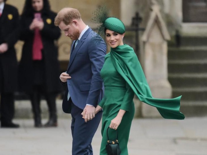 meghan markle, pangeran harry LONDON, ENGLAND - MARCH 09: Prince Harry, Duke of Sussex and Meghan, Duchess of Sussex attend the Commonwealth Day Service 2020 at Westminster Abbey on March 09, 2020 in London, England. The Commonwealth represents 2.4 billion people and 54 countries, working in collaboration towards shared economic, environmental, social and democratic goals. (Photo by Gareth Cattermole/Getty Images)