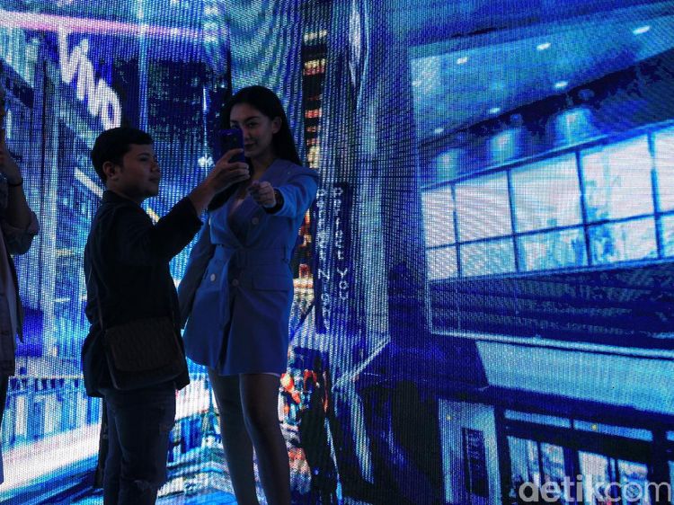 Photobooth vivo V19 yang Megah Jadi Sasaran Selfie