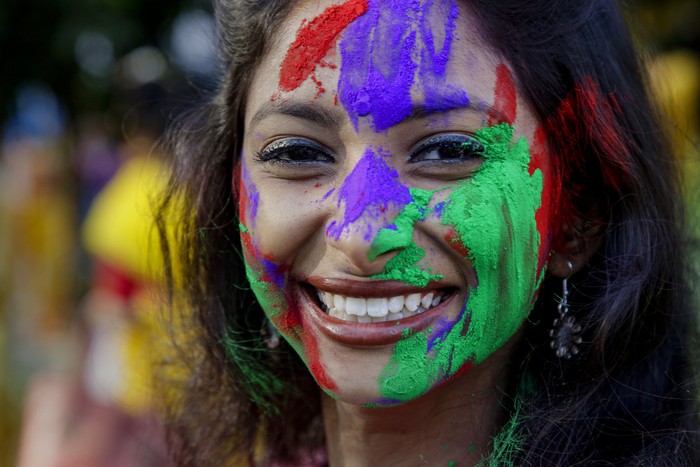 Intip Keseruan Perang Bubuk Warna-warni di Festival Holi India Festival khas India yang selalu menjadi sorotan dunia kembali digelar. Yuk, intip keseruannya!