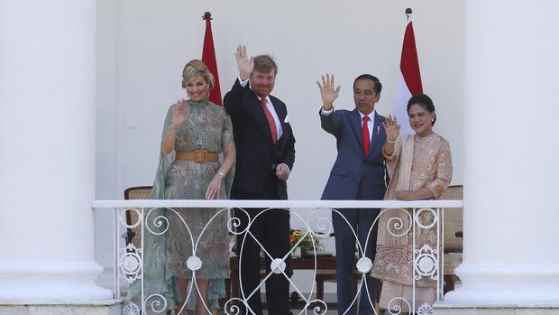 Indonesian President Joko Widodo, second right, and his wife Iriana, right, meet with Netherlands' King Willem-Alexander and Queen Maxima at the presidential palace in Bogor, West Java, Indonesia, Tuesday, March 10, 2020. (AP Photo/Achmad Ibrahim, Pool)