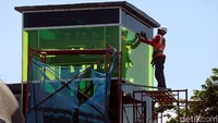 JPO ini juga difasilitasi fasilitas lift untuk kaum difabel dan orangtua.