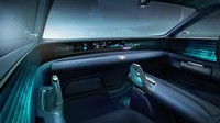 Sayang di ajang GIIAS 2021 ini, Hyundai enggan menunjukkan sisi interior dari Prophecy. Konon mobil ini tak lagi menggunakan setir, melainkan menggunakan joystick sebagai kemudinya. Foto: Hyundai