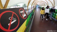Sejumlah larangan seperti merokok dan berjualan diterapkan di JPO tersebut. 