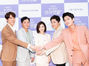 7 Drama Korea Bertema Dokter yang Tak Boleh Dilewatkan