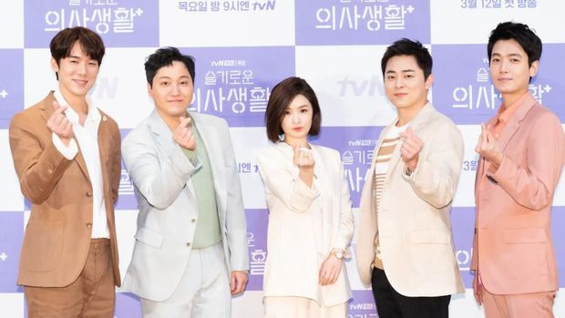 5 Alasan Kamu Harus Mulai Nonton Drama Korea 'Hospital Playlist'