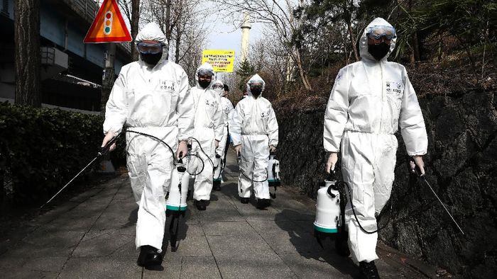 Korsel Terus Berperang Melawan Corona Jumlah total kasus virus Corona atau Covid-19 di Korsel telah mencapai 7.513 kasus. Korsel pun terus berperang melawan Corona karena jumlah pasien terus bertambah.