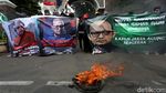 Aksi Bakar Ban Warnai Demo Kasus Sarang Burung Walet Novel Baswedan