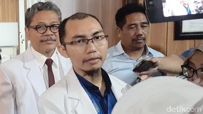 Tim dokter virus corona di RS Unair Surabaya
