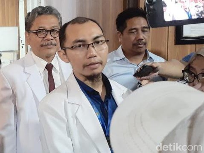 Tim dokter virus corona di RS Unair Surabaya