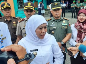 Khofifah Pantau Padat Karya Dana Desa di Lereng Gunung Lawu