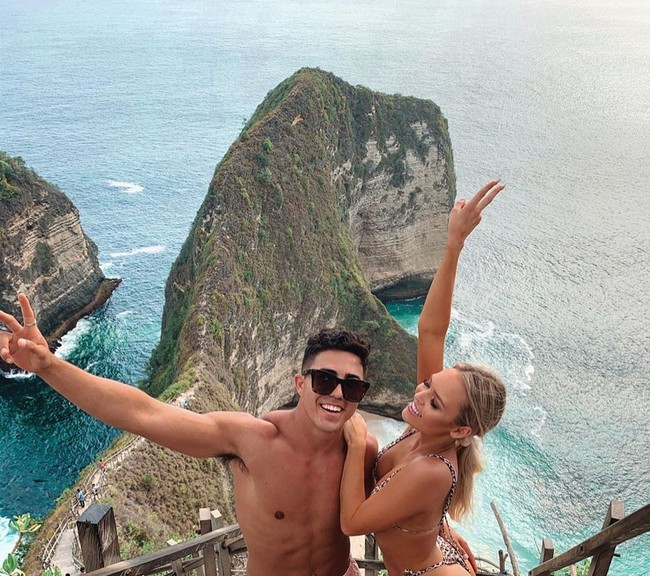 Bali menjadi salah satu destinasi liburan favorit Thalia. Seperti dalam foto ini, Thalia berlibur di Nusa Penida beberapa waktu lalu.  Foto: dok. Instagram