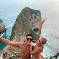 Bali menjadi salah satu destinasi liburan favorit Thalia. Seperti dalam foto ini, Thalia berlibur di Nusa Penida beberapa waktu lalu.  Foto: dok. Instagram