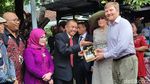 Asyiknya Raja Belanda Belanja Batik di Kampung Cyber Yogyakarta