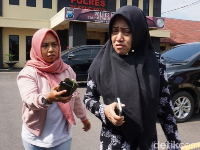 Istri Eks Bupati Mojokerto, Ikfina Fahmawati