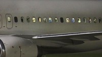 Sejumlah penumpang kapal pesiar Grand Princess yang sebelumnya diberitakan mengangkut 21 penumpang positif COVID-19 berlabuh di kawasan California, pada beberapa waktu lalu. Bob Owen/The San Antonio Express-News via AP.