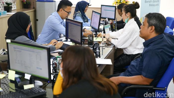 Cegah Penularan Corona, Yuk Lapor Pajak Secara Online Direktorat Jenderal Pajak (DJP) tengah melaksanakan program pelaporan SPT Tahunan. DJP minta SPT dilaporkan secara online untuk mencegah penularan virus corona.