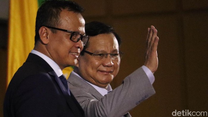 Menteri Kelautan dan Perikanan, Edhy Prabowo menjalani ujian sidang terbuka doktor di Unpad, Bandung, Jawa Barat, Rabu (11/3/2020). Acara itu dihadiri oleh Menteri Pertahanan Prabowo Subianto.