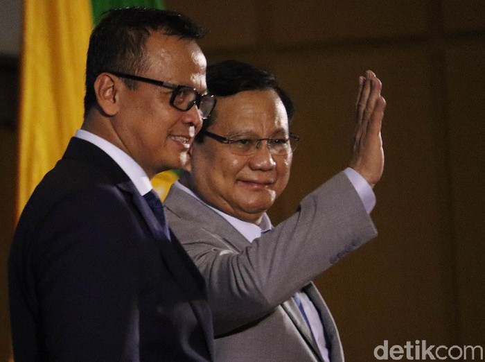 Menteri Kelautan dan Perikanan, Edhy Prabowo menjalani ujian sidang terbuka doktor di Unpad, Bandung, Jawa Barat, Rabu (11/3/2020). Acara itu dihadiri oleh Menteri Pertahanan Prabowo Subianto.