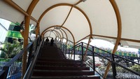 JPO tersebut juga terlihat nyaman dan bersih.