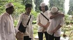 Tangis Anak dan Suasana Pemakaman Rama Aiphama